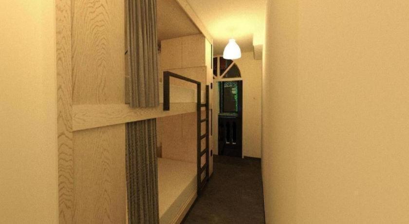 Capsule@hive Bugis Hostel *
